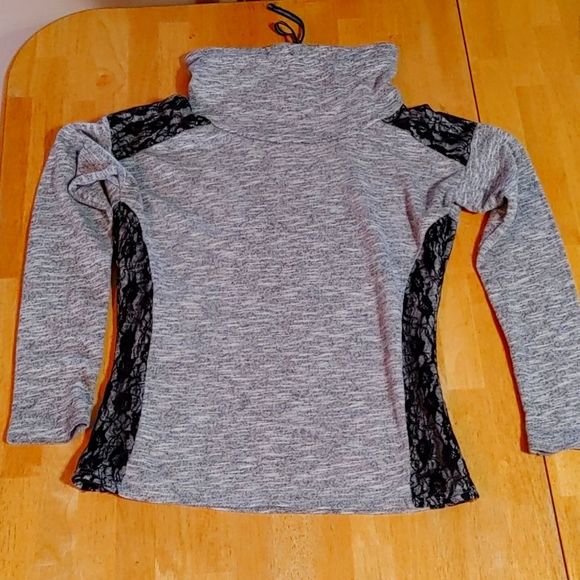 🍀3 for $25🍀Lace Detailed Pullover Sweater - Picture 1 of 3